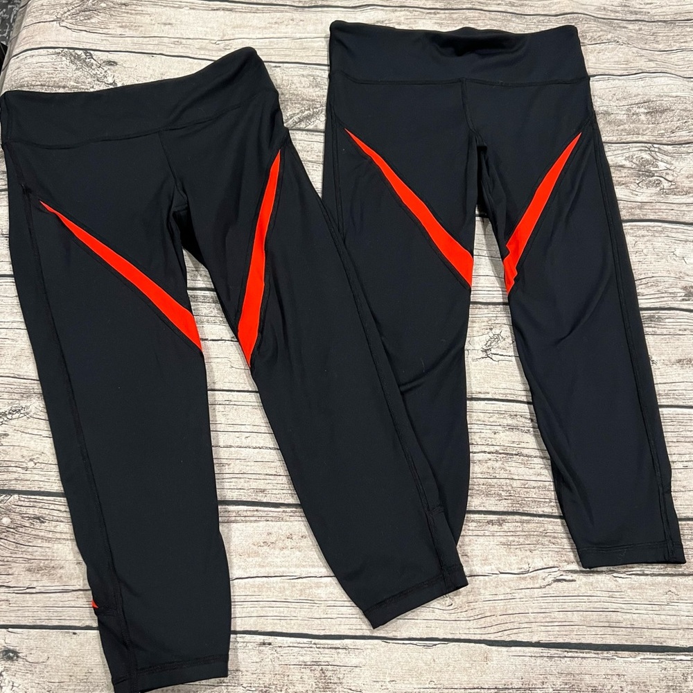 2 Pairs of Gap Gapfit 7/8 Eclipse Leggings. EUC! Black with Red, size Medium